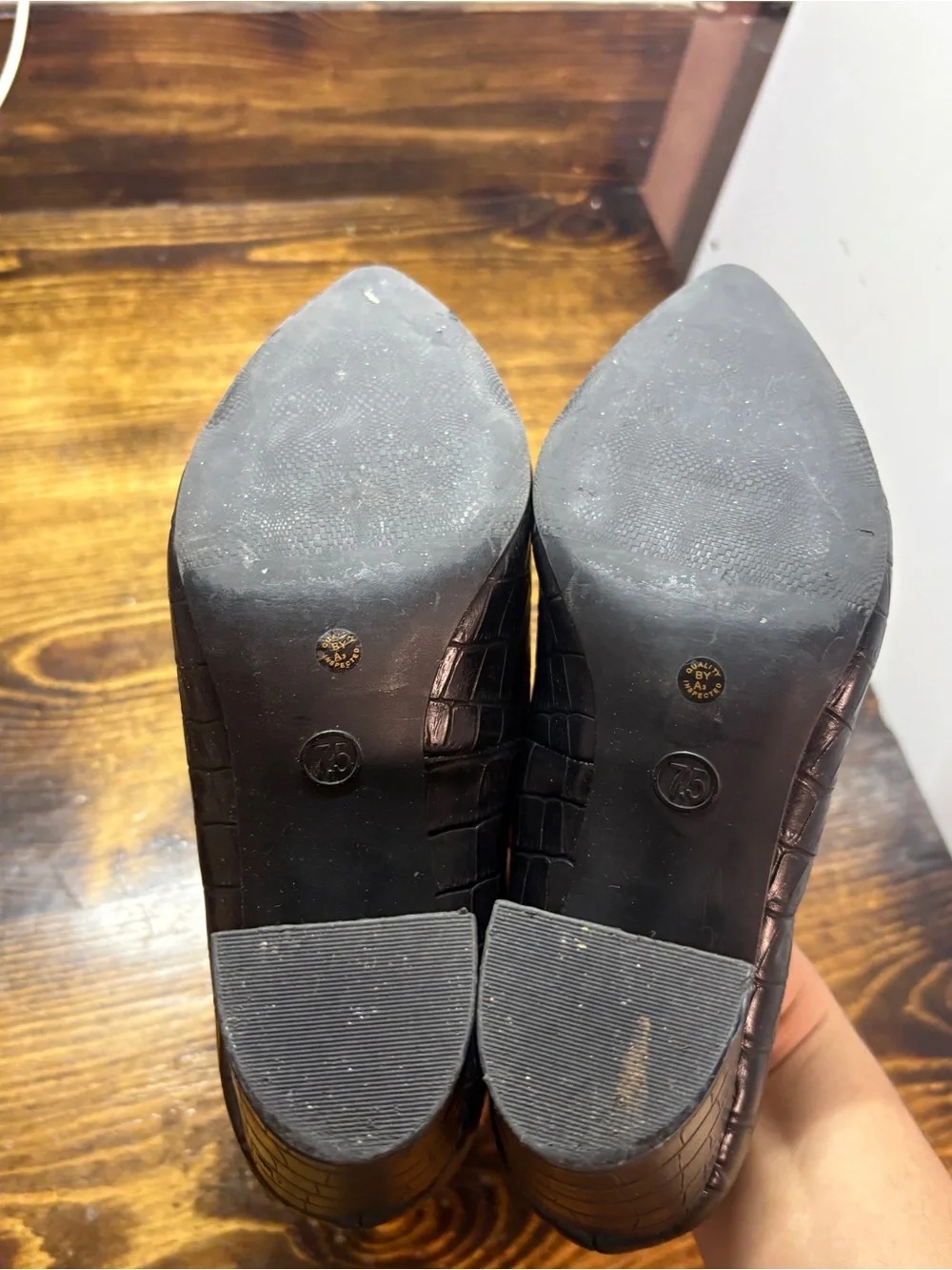 Liz Claiborne Black Croc Heels Size 7.5